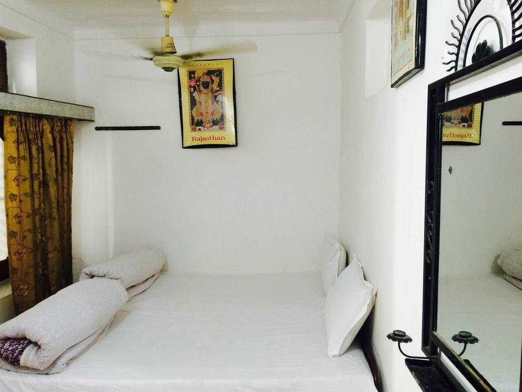 Hotel White House Pushkar Bagian luar foto