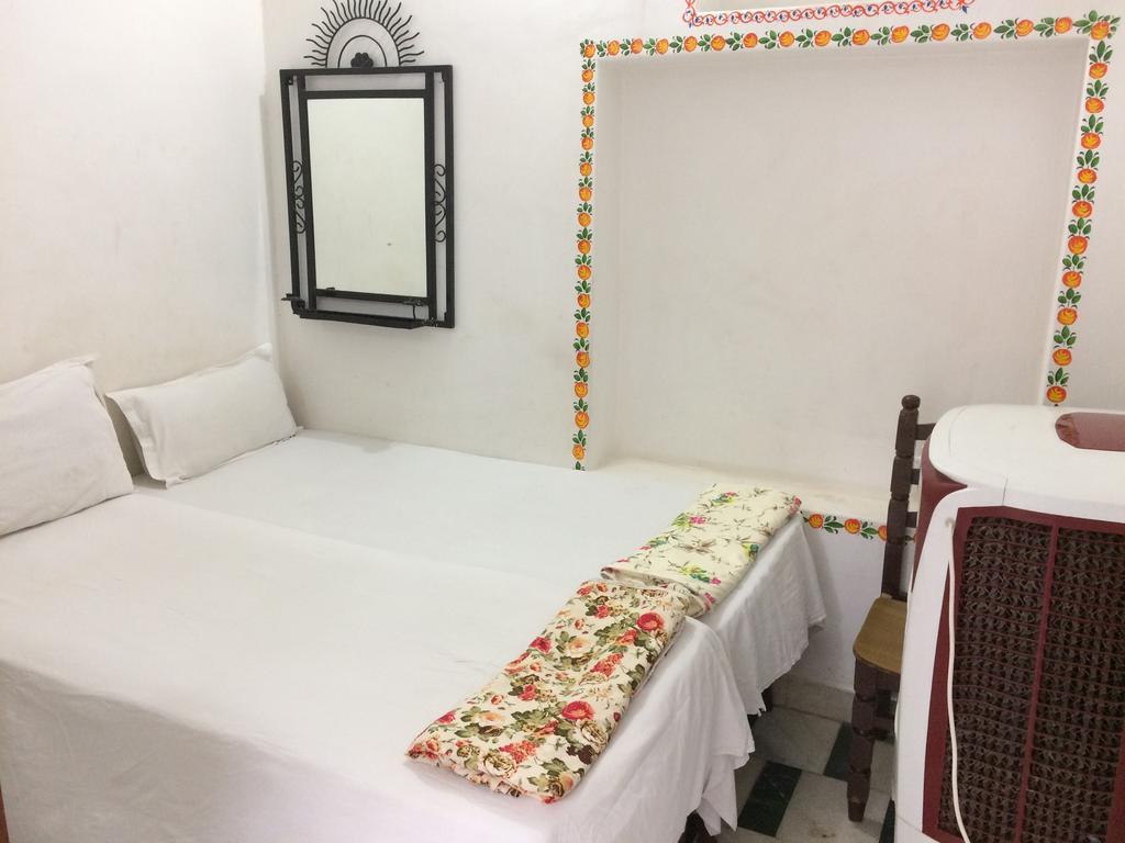 Hotel White House Pushkar Bagian luar foto