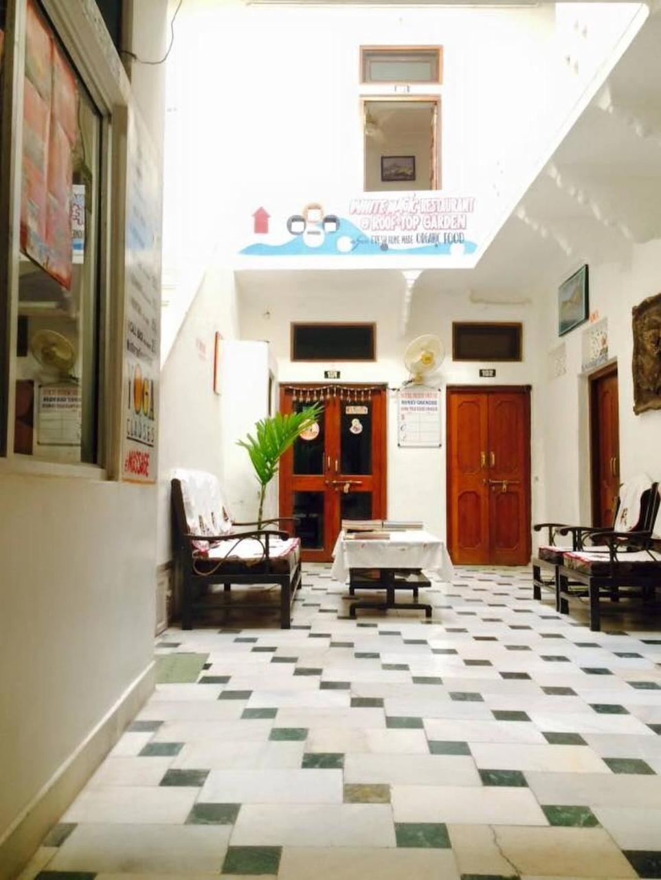 Hotel White House Pushkar Bagian luar foto